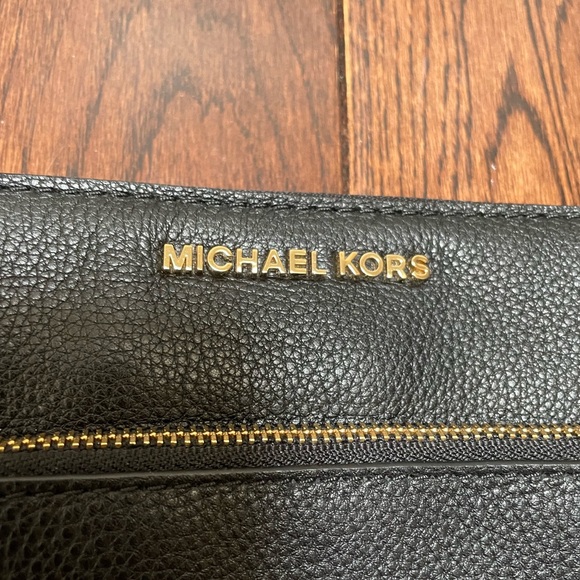 Michael Kors Crossbody - Picture 3 of 7